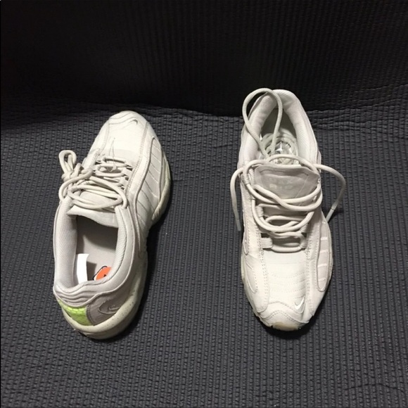 NEW Nike Air Max Tailwind 4 Men's Sneakers - Picture 3 of 4